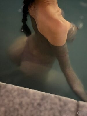 韩国顶尤 BJ徐雅e_seoaIn The Pool