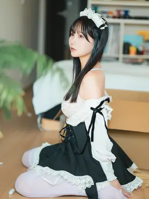 けんけん - DL寫真集 想與理想型女僕機器人做的事