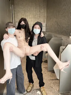 可乐冰 - 高颜酥胸福利姬户外露出调教